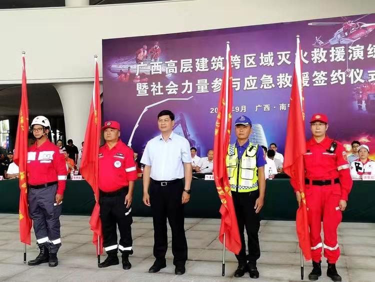 广西应急管理厅党组书记许建忠给广西爱新医疗紧急救援中心等应急