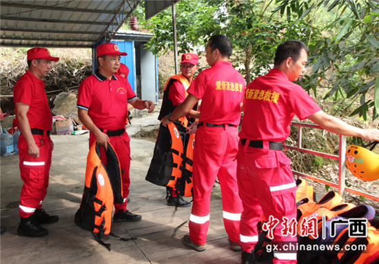 广西爱新医疗紧急救援中心联合上林县举行综合性救灾演练