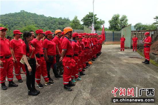 广西爱新医疗紧急救援服务中心举行综合救援演练
