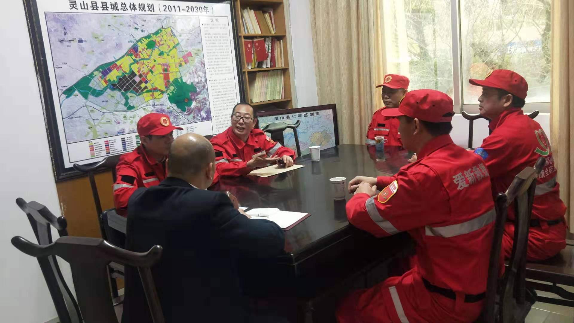 3月6日救援中心主任带领各部门负责人到灵山分队调研(图4)